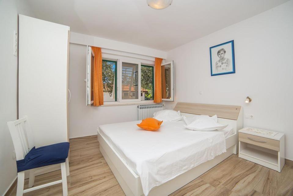Apartmani Stipan Brela Exterior foto