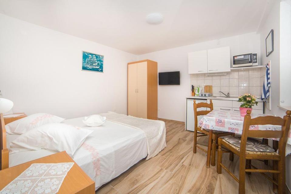 Apartmani Stipan Brela Exterior foto