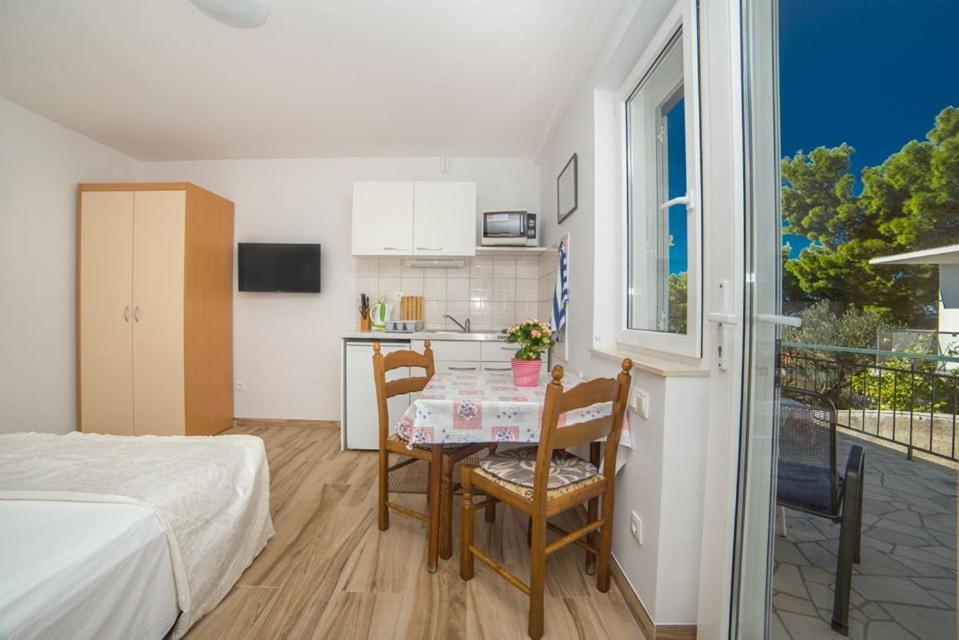 Apartmani Stipan Brela Exterior foto